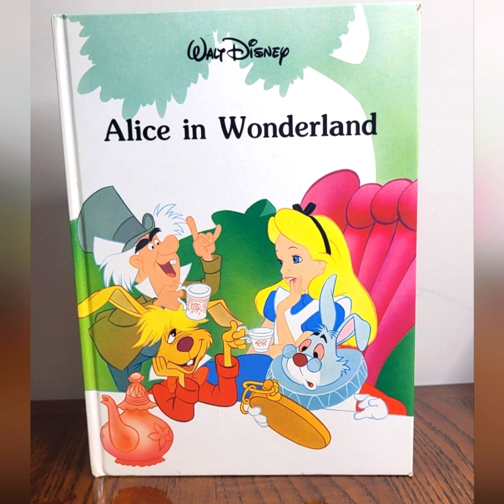 Alice in Wonderland , Disneys Vintage book , Hard Cover 1986